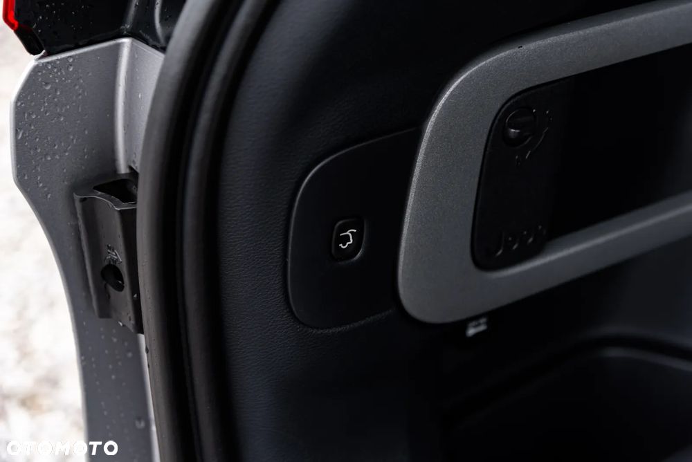 Jeep Cherokee - 22