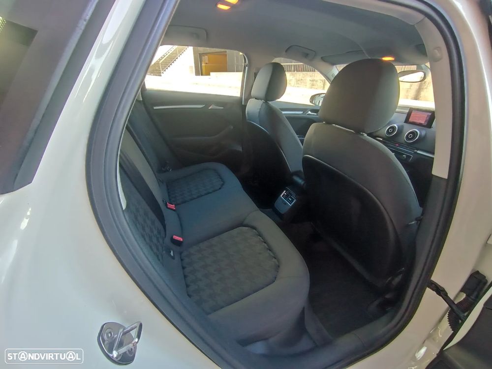 Audi A3 Sportback 1.6 TDI Advance Ultra - 22