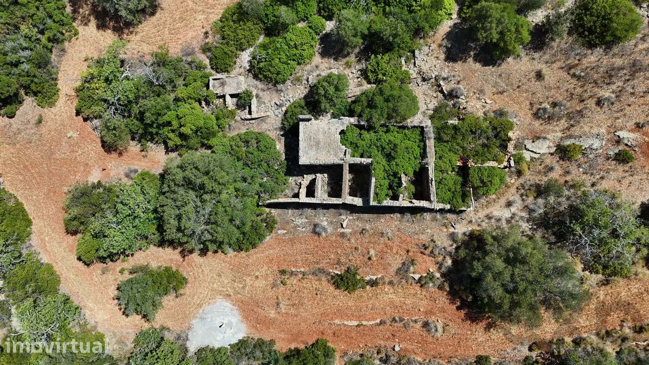 Terreno Misto com Ruína | Potencial para Projeto Personalizado - Grande imagem: 2/8