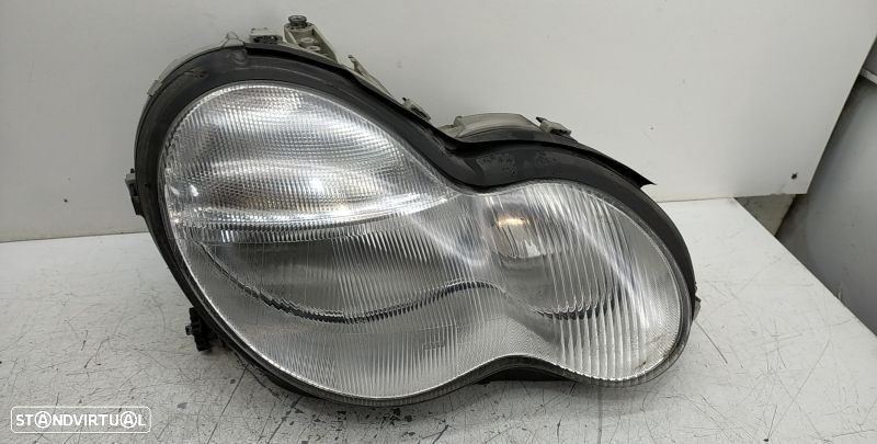 Farol Direito Mercedes-Benz C-Class (W203) - 1