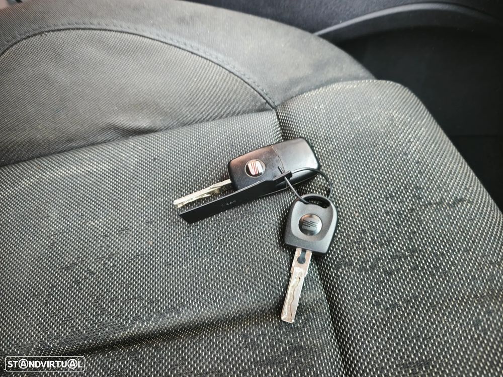 SEAT Leon 2.0 TDI DPF FR - 6