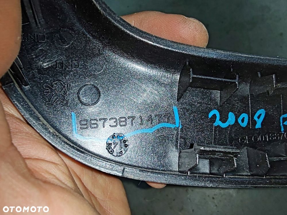 Osłona boczka dekor rączka prawa 9673871477 Peugeot 2008 I 13-16 - 3