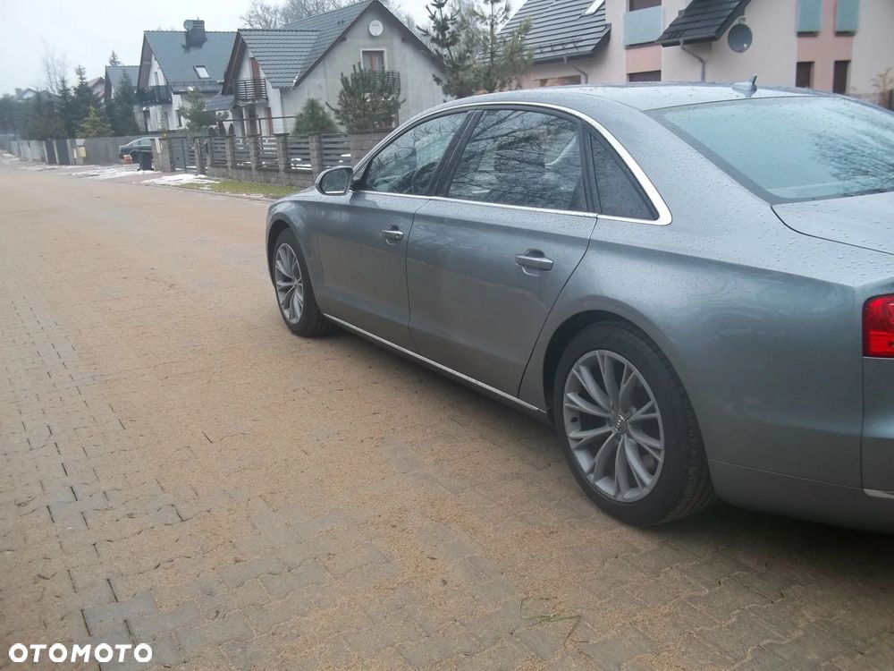 Audi A8 4.2 L Quattro - 6
