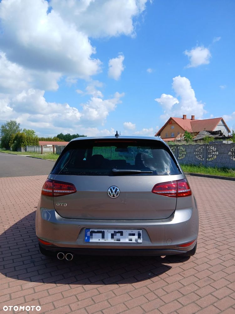 Volkswagen Golf - 5