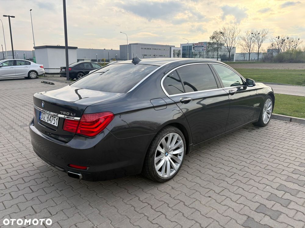 BMW Seria 7 750i L - 5