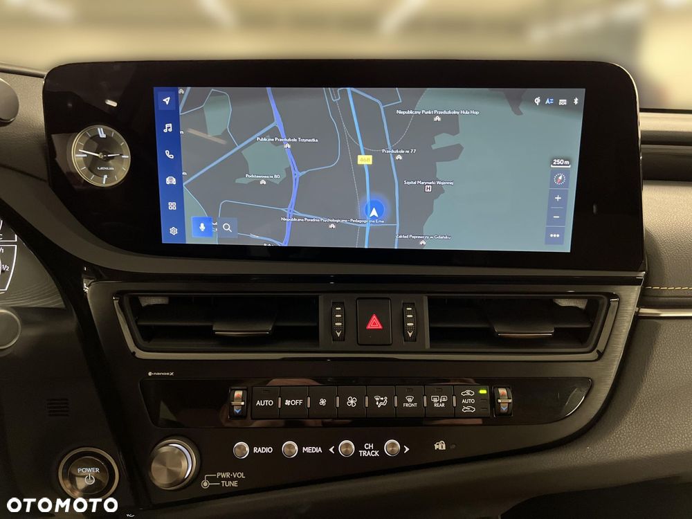 Lexus ES 300h Business Edition - 18