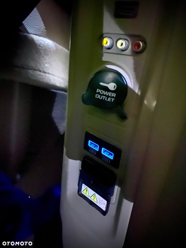 Chrysler Town & Country - 4