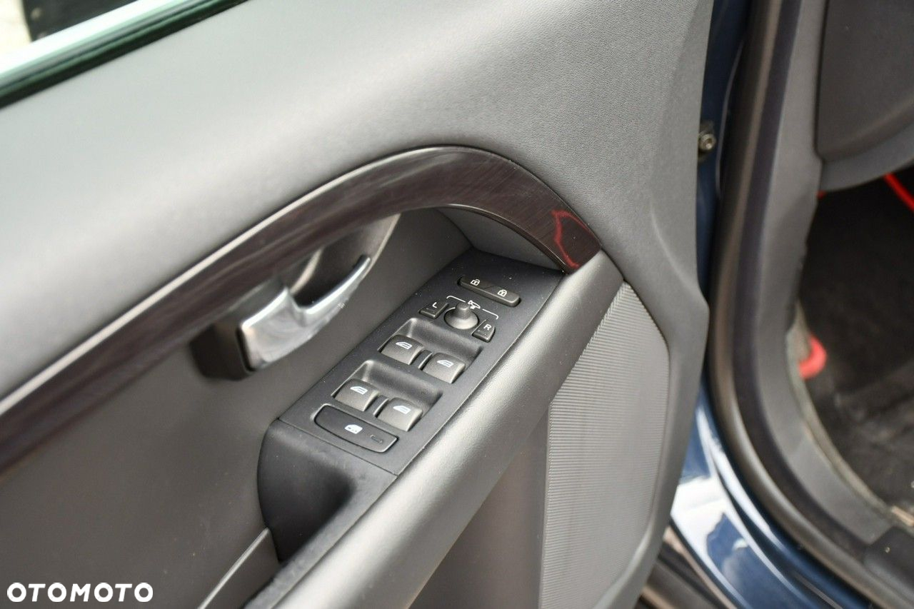 Volvo XC 70 2.4D Momentum - 27