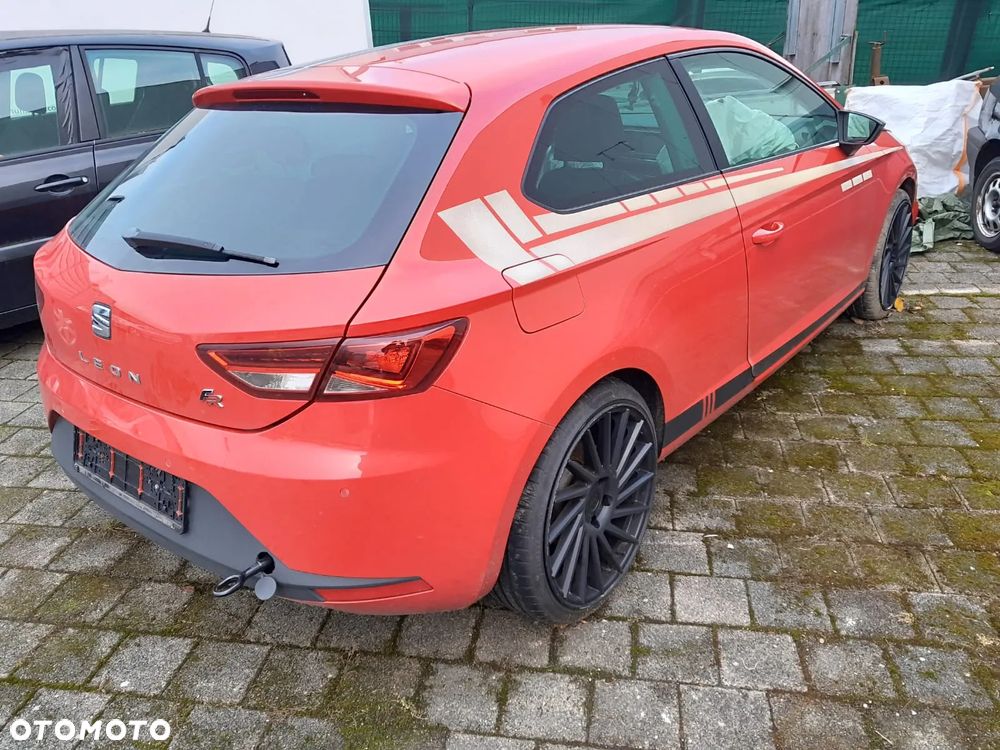 Blotnik prawy tyl seat leon III  3d - 1