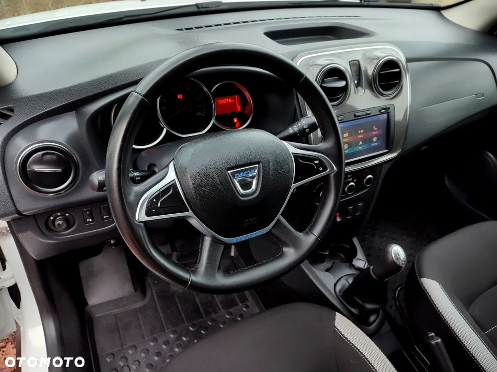 Dacia Logan TCe 90 S&S Stepway Celebration - 29