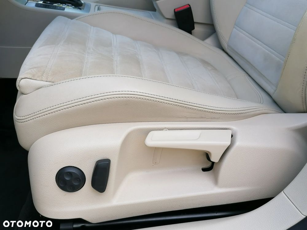 Volkswagen Passat Variant 2.0 TDI DPF DSG Highline - 26