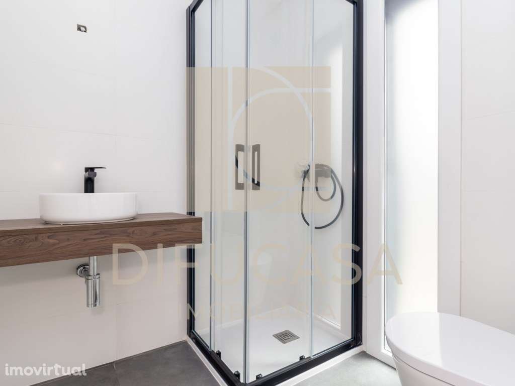 R268 Moradia Duplex - Localizada no centro de Fernão Ferro - Grande imagem: 3/42