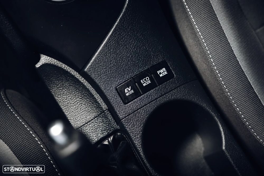 Toyota Auris 1.8 HSD Sport+Navi - 29