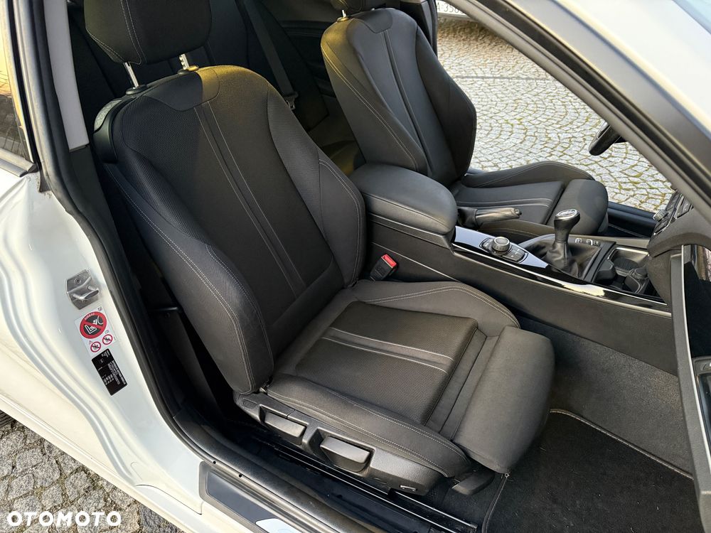 BMW Seria 1 116d EfficientDynamics Edition Sport Line - 24