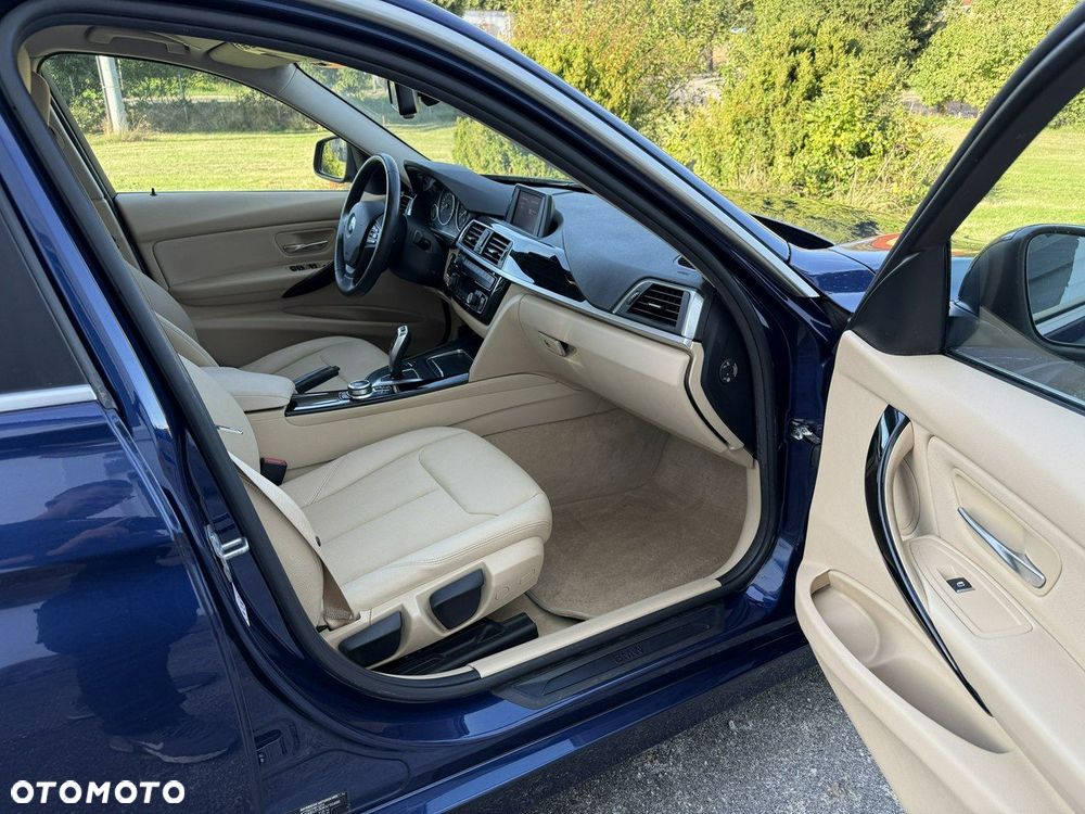 BMW Seria 3 320i Luxury Line - 34