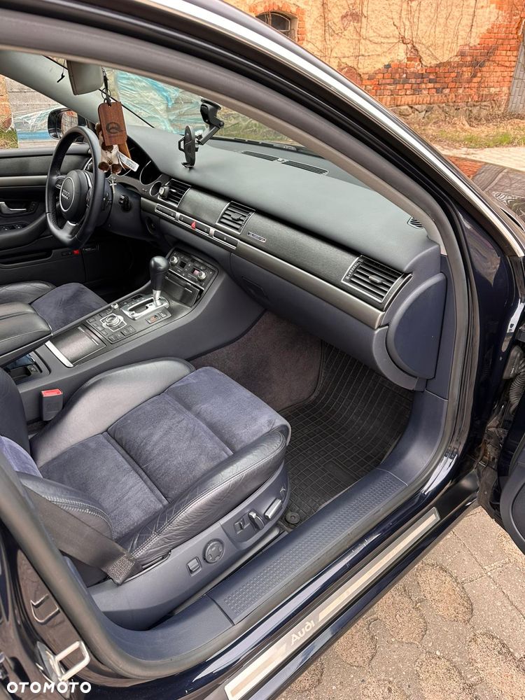 Audi A8 4.2 Quattro - 17