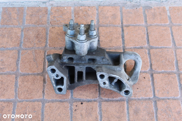 ŁAPA MOCOWANIE SILNIKA FORD FIESTA MK7 1.6 TDCI 7V20-6030-BB