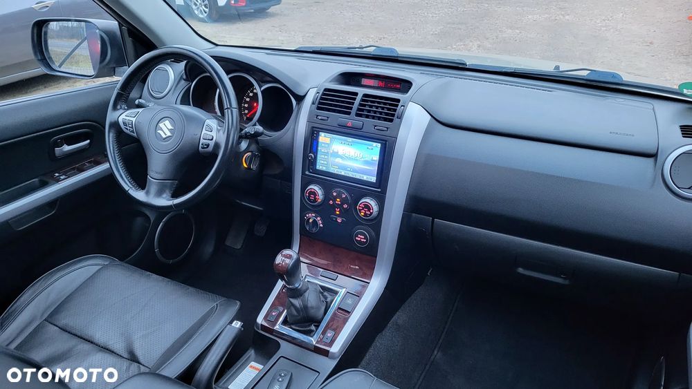Suzuki Grand Vitara 2.0 Comfort + - 2