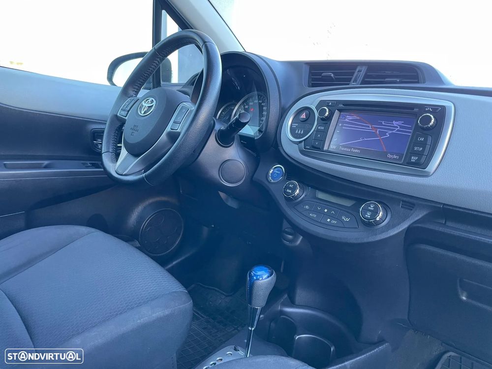 Toyota Yaris 1.5 HSD Active - 12