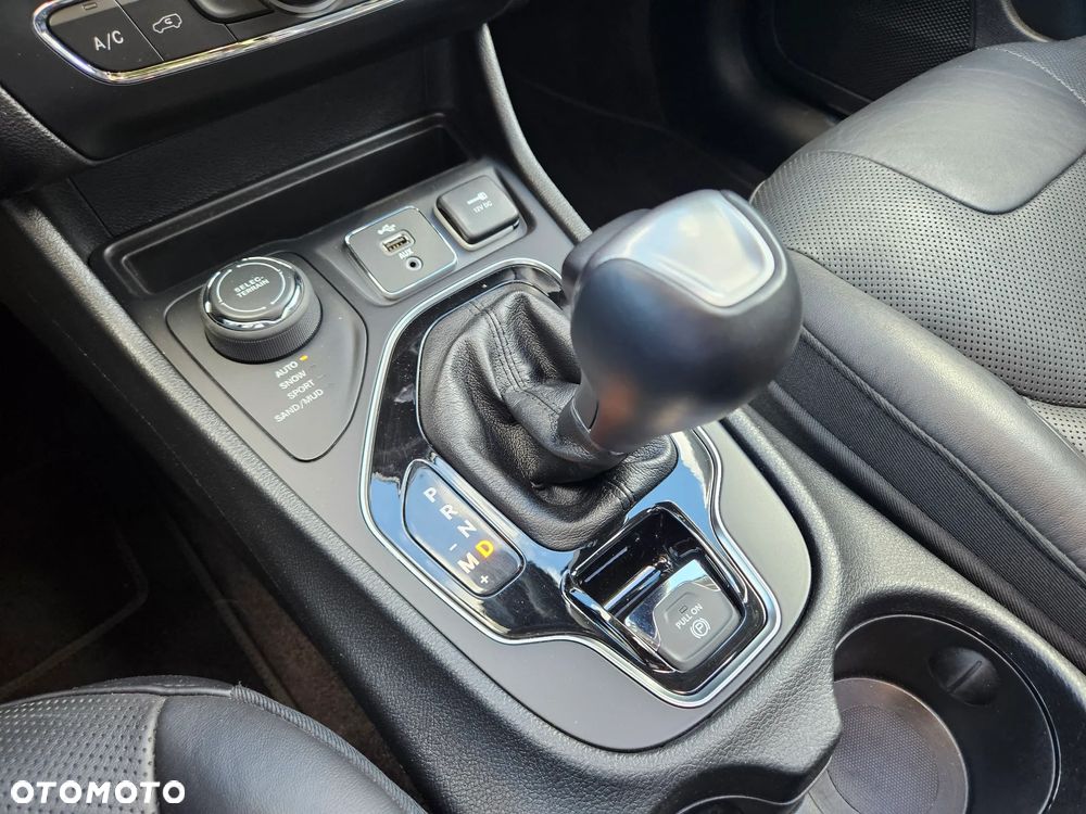 Jeep Cherokee - 23