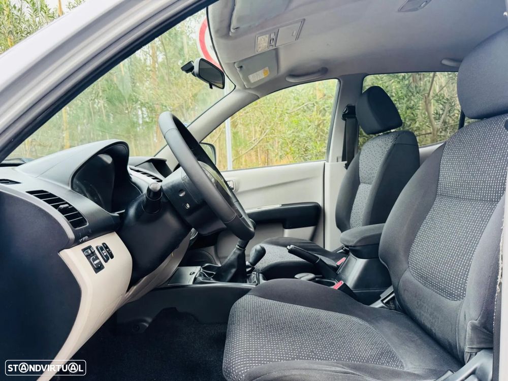 Mitsubishi L200 2.5 DI-D CD Invite AC CC 4WD - 20