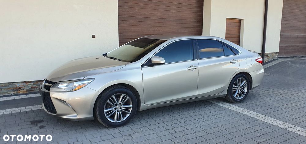 Toyota Camry - 1