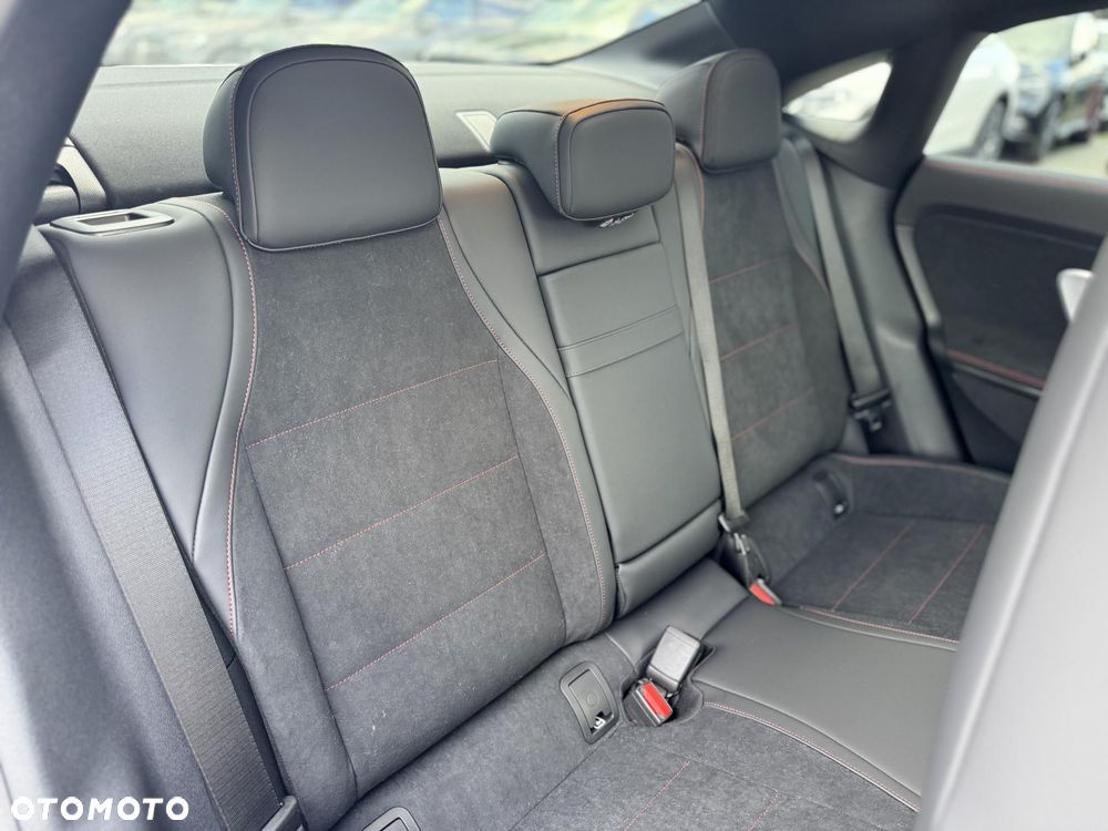 Mercedes-Benz CLA 220 mHEV 4-Matic 8G-DCT - 18