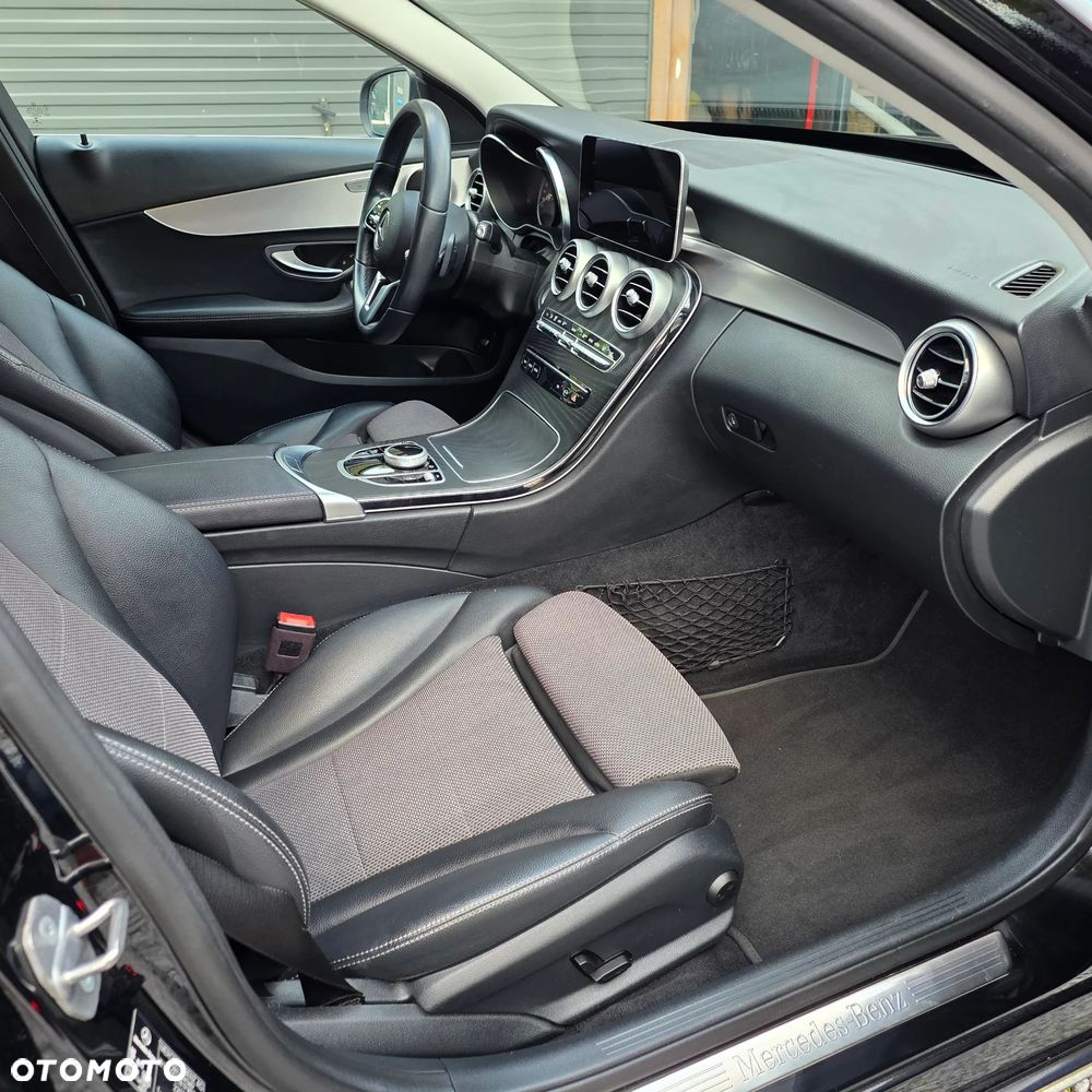 Mercedes-Benz Klasa C 220 d 9G-TRONIC - 26