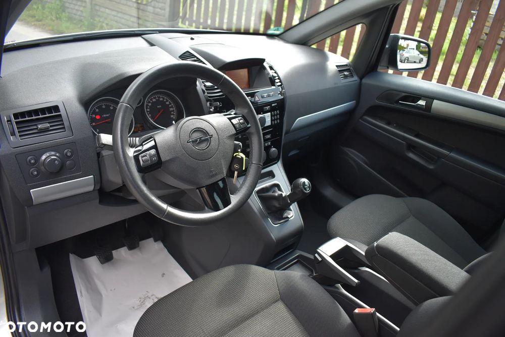Opel Zafira 1.8 Cosmo - 23