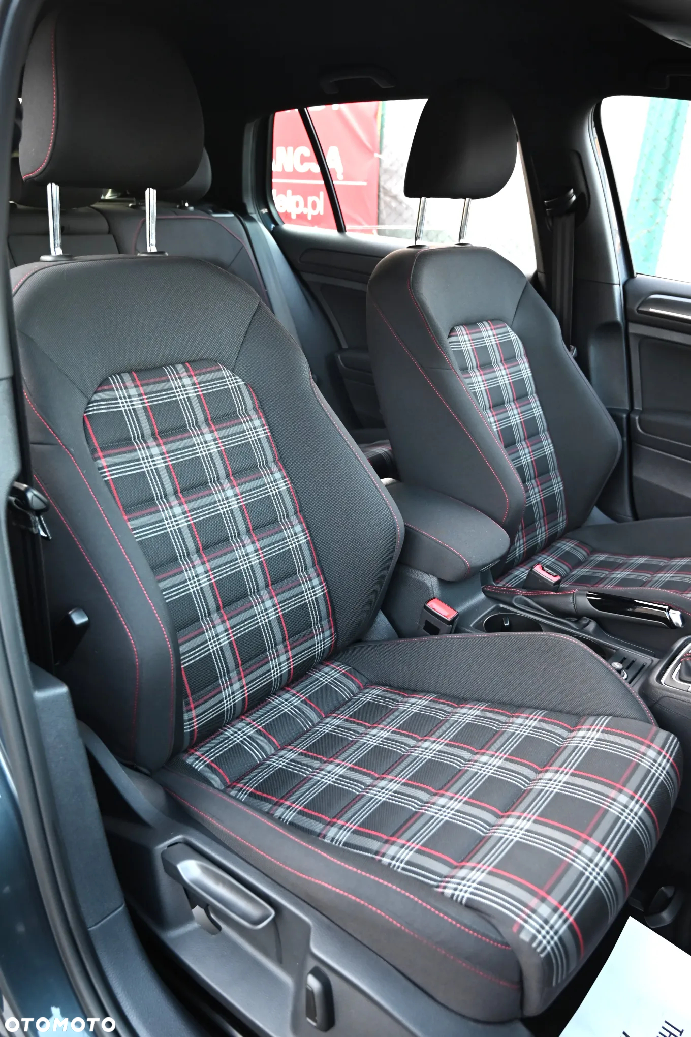 Volkswagen Golf - 33