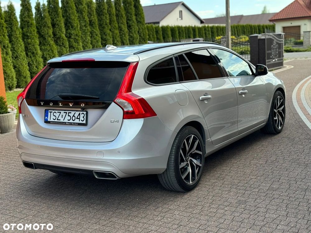 Volvo V60 D4 Momentum - 9