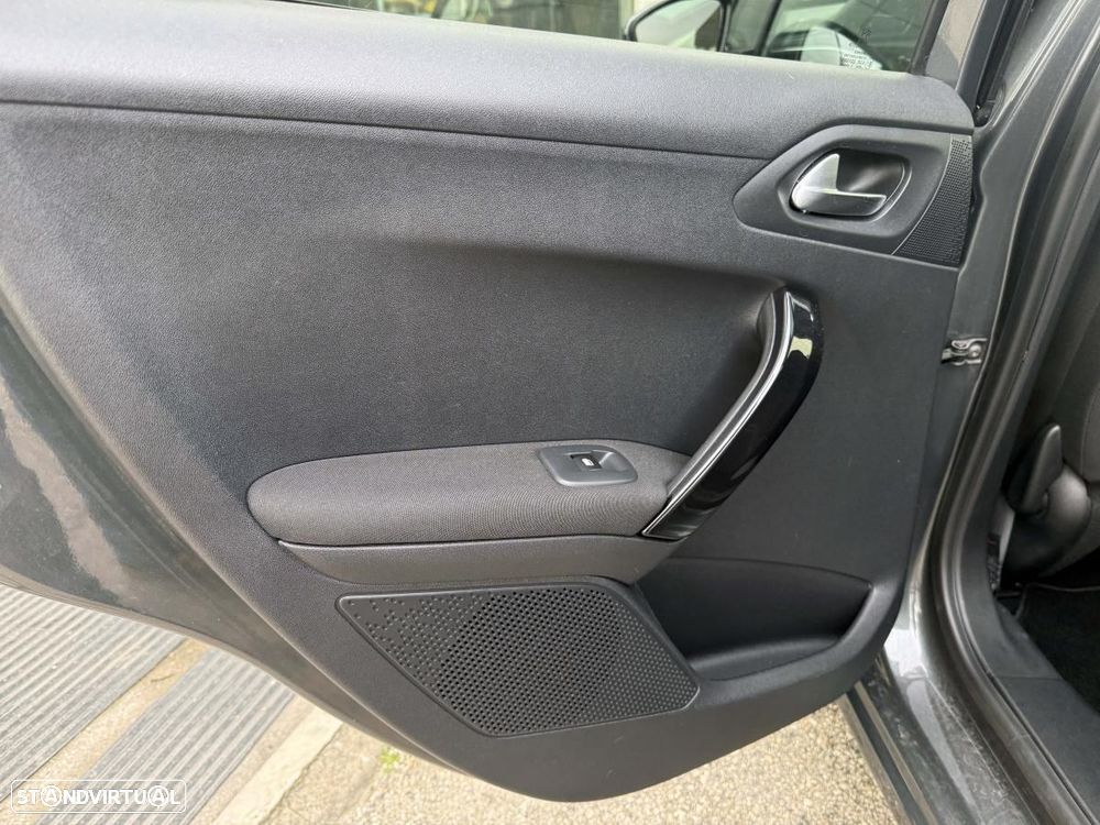 Peugeot 208 1.6 BlueHDi Allure - 17