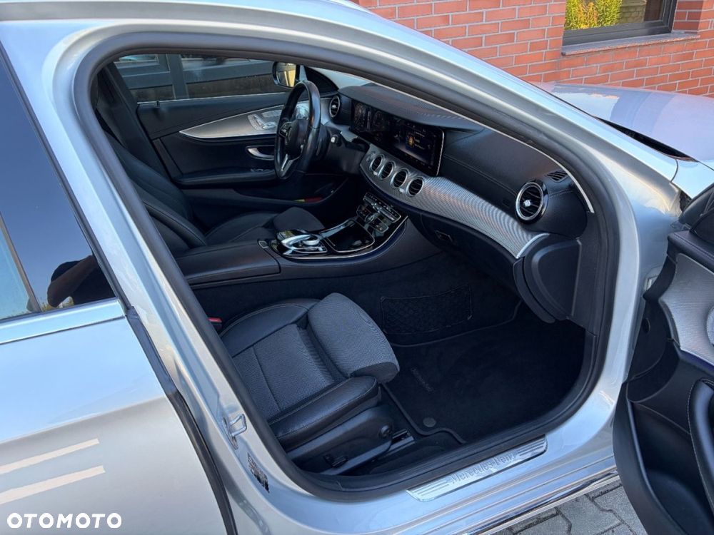 Mercedes-Benz Klasa E 220 d 9G-TRONIC Exclusive - 24