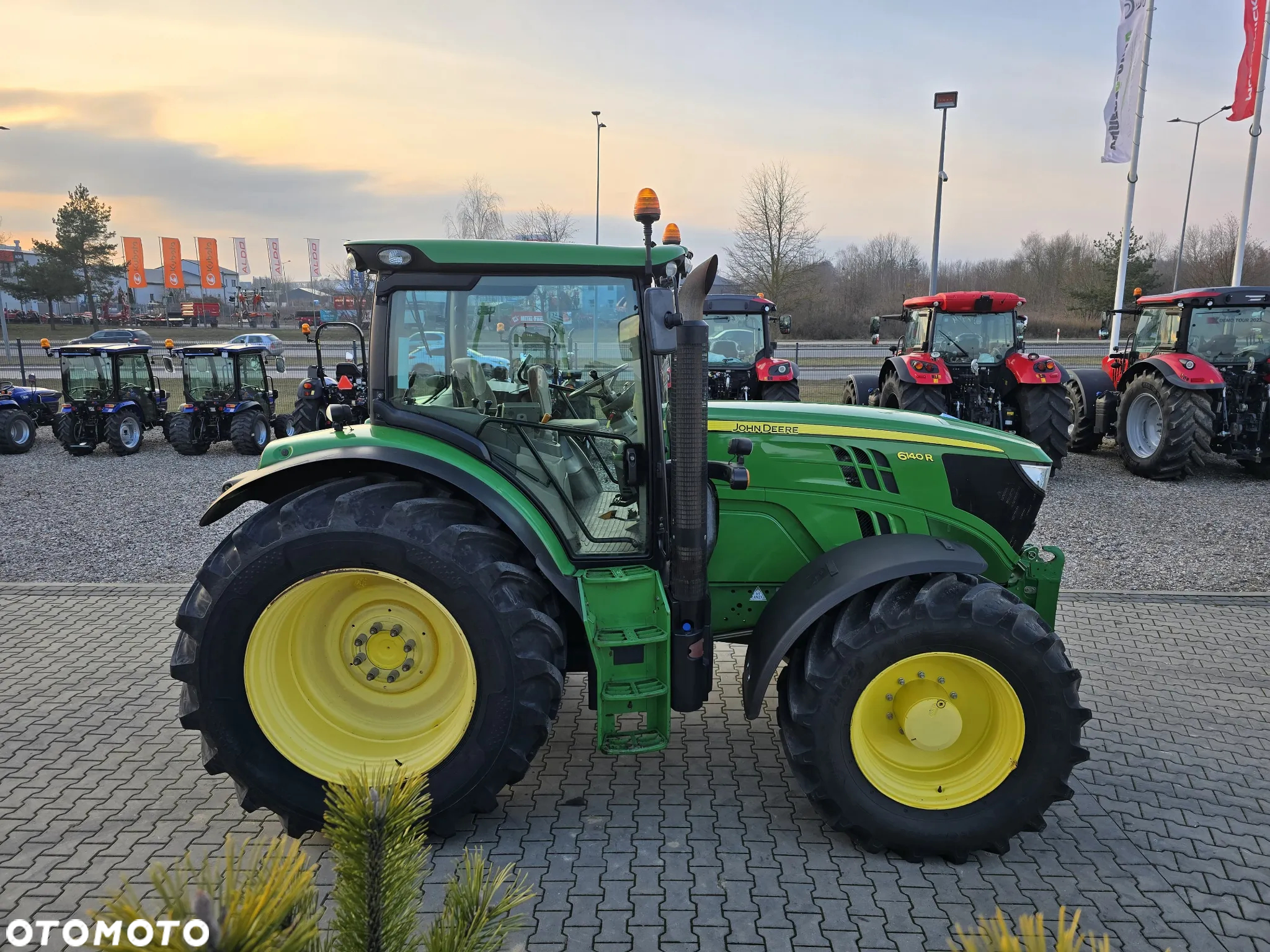 John Deere 6140R - 6
