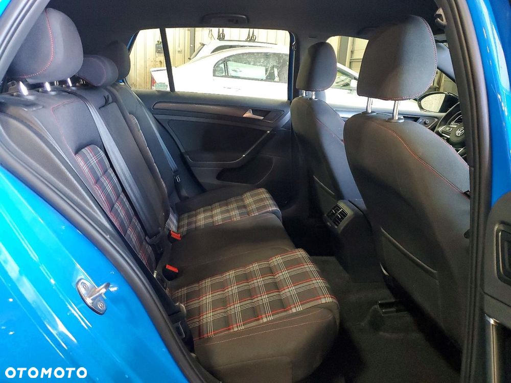 Volkswagen Golf - 9