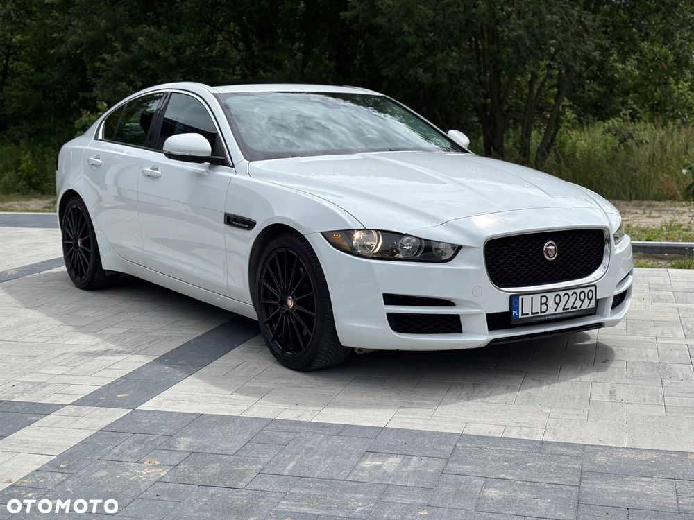 Jaguar XE 2.0 T Prestige - 11