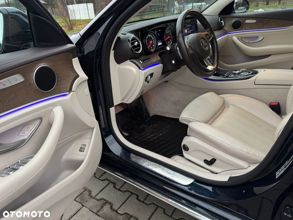 Mercedes-Benz Klasa E 200 4Matic 9G-TRONIC - 12