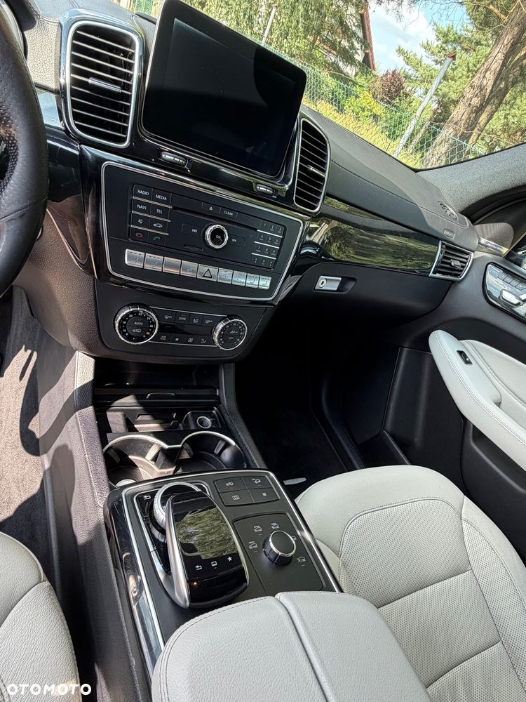 Mercedes-Benz GLS - 14