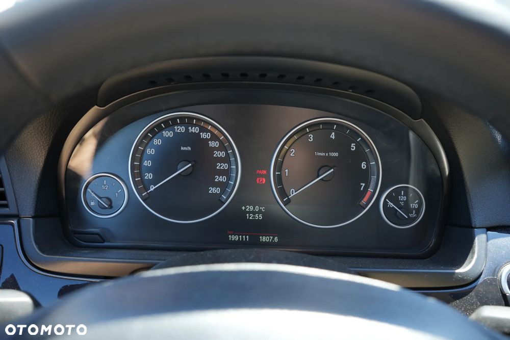 BMW Seria 5 520i - 20