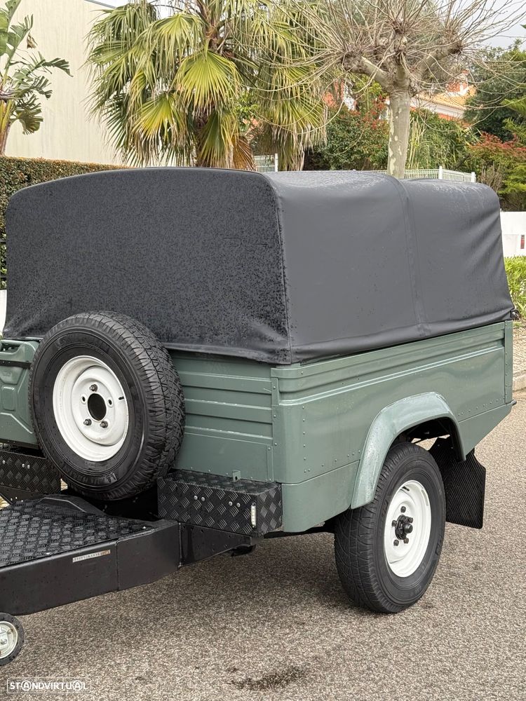 Land Rover Defender 110 SE - 17