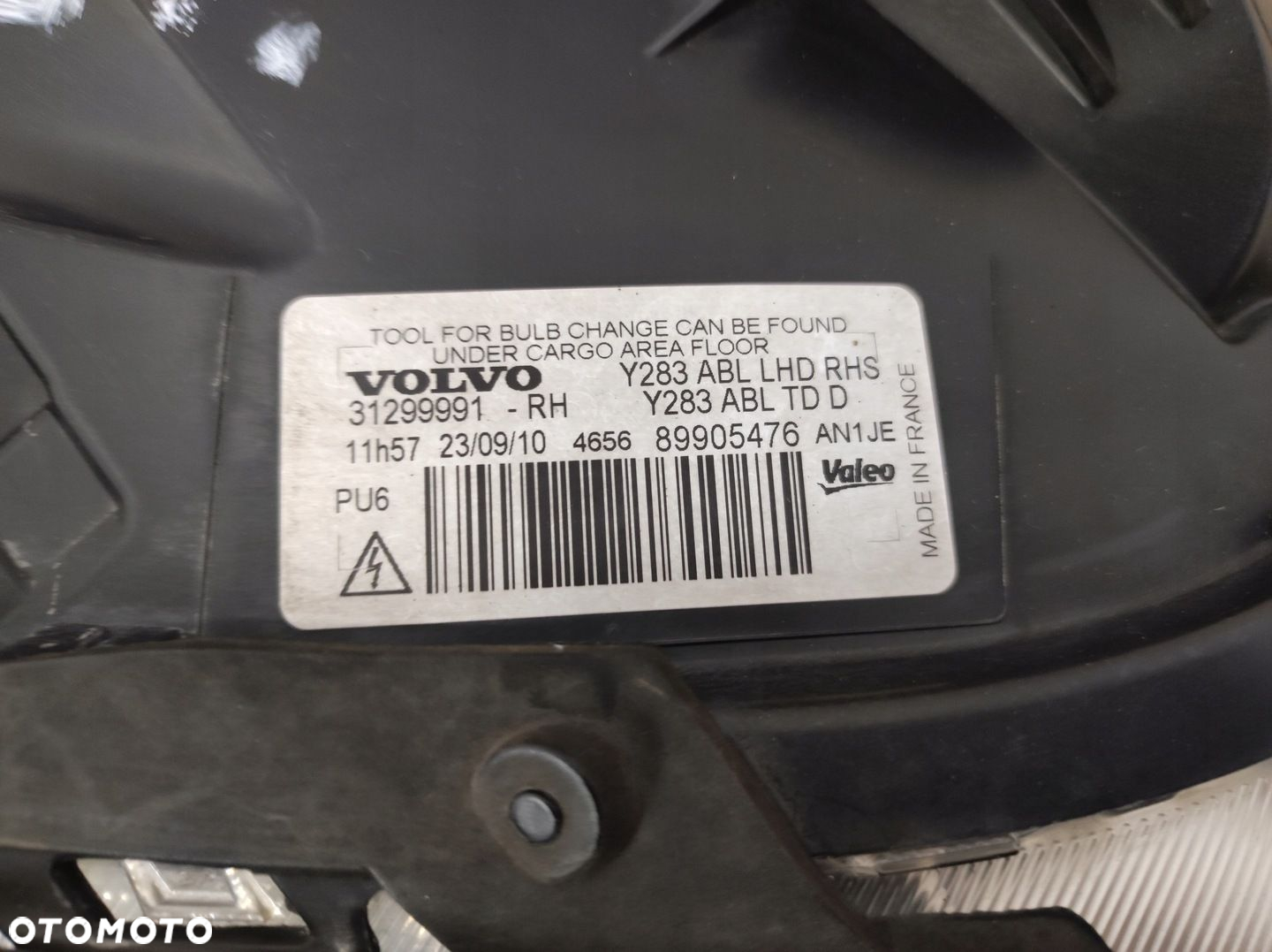 LAMPA PRZÓ PRAWA VOLVO S60 V60 10 - 13 XENON 31299991 EUROPA - 6