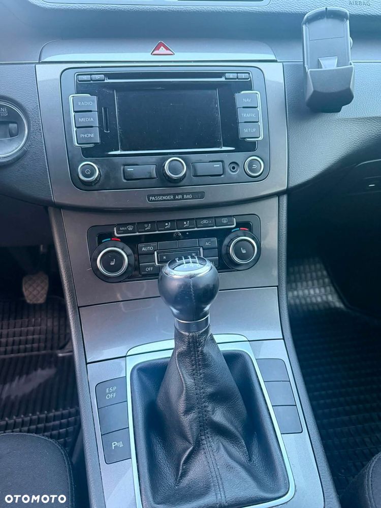 Volkswagen Passat 2.0 Blue TDI DPF Trendline - 25