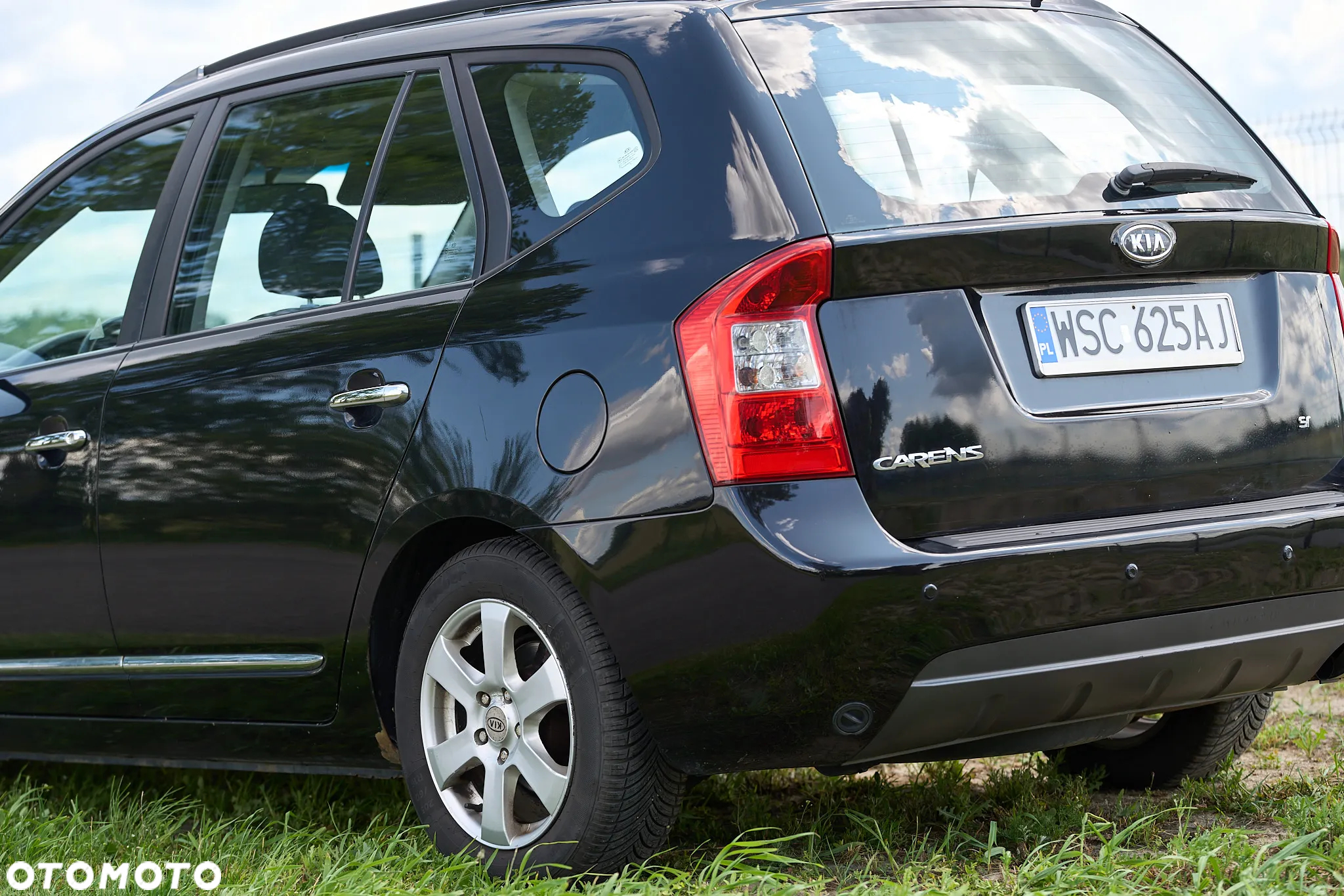 Kia Carens - 2