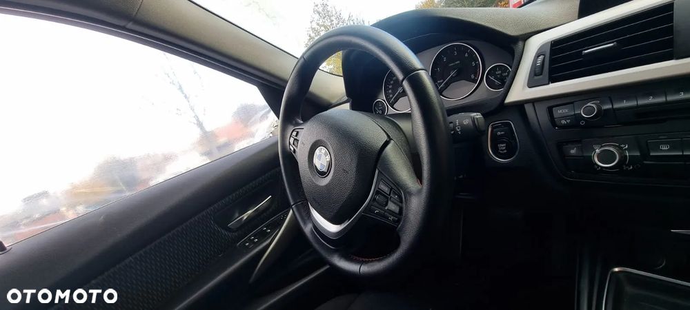 BMW Seria 3 318d Touring Blue Performance Sport Line - 14