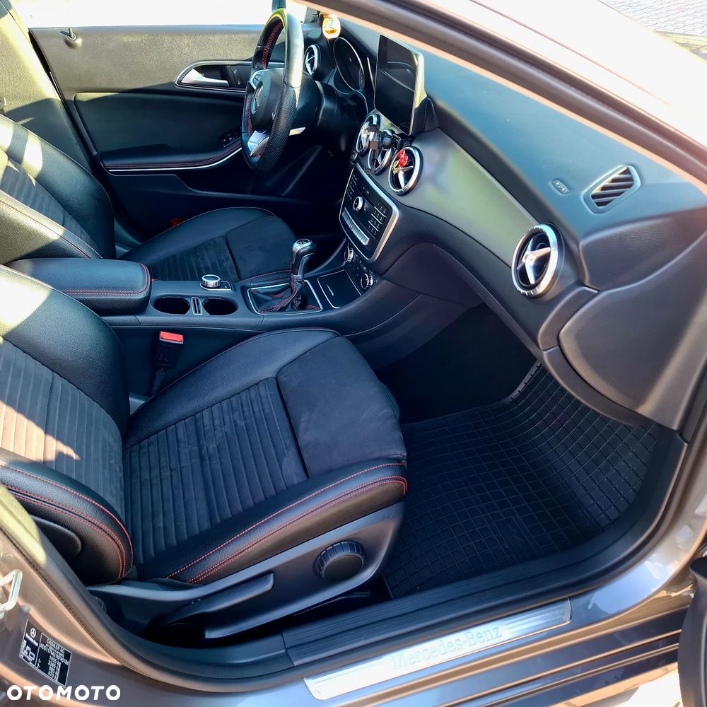 Mercedes-Benz CLA 200 AMG Line - 25