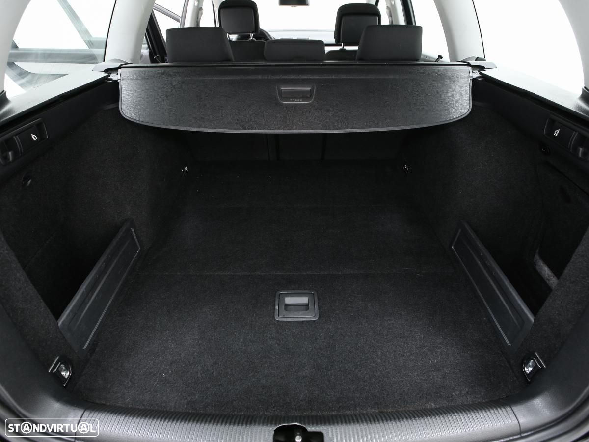 VW Passat Variant - 13
