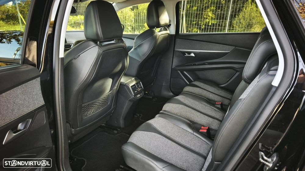 Peugeot 5008 1.5 BlueHDi Allure Pack EAT8 - 38