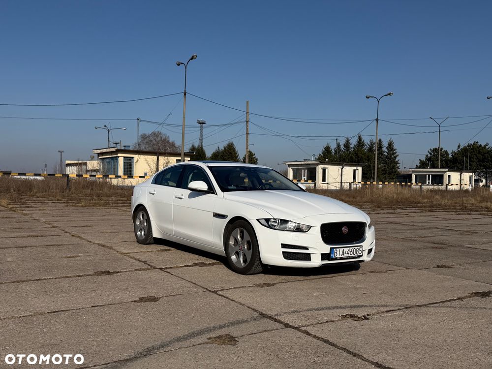 Jaguar XE 2.0 T Prestige - 1