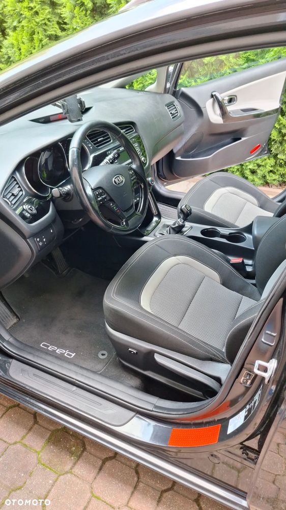 Kia Ceed - 16
