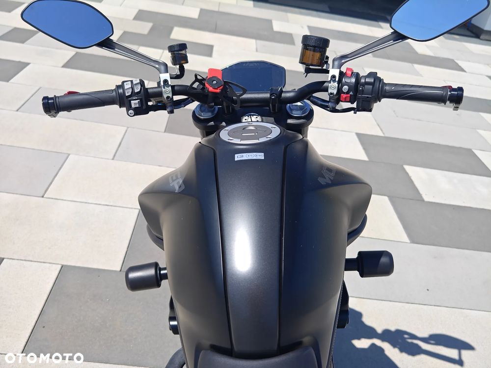 Ducati Monster - 11